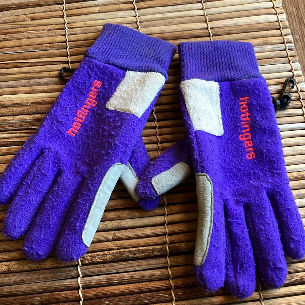 Hotfingers vintage 
Spring skiing
Purple Gloves